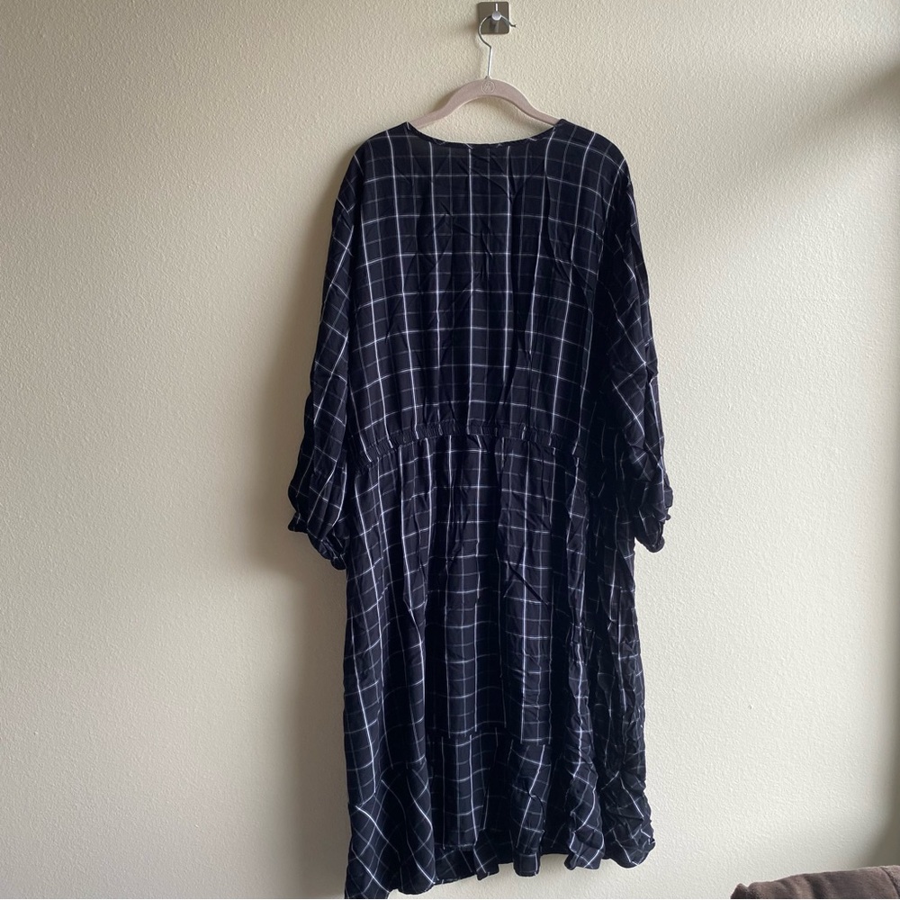 Old Navy Black Plaid Waist-Defined Tie-Neck Plus-Size Dress - Picture 3 of 16